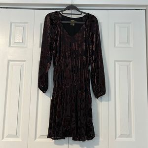 Taylor deep burgundy dress size 14. The pictures do not do this dress justice!